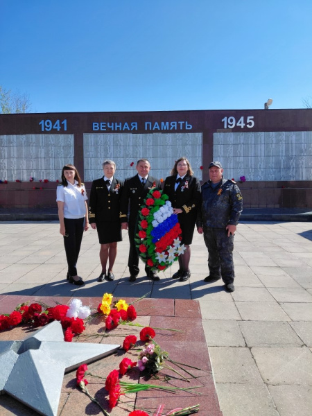 Венок памяти: сотрудники Барабинского отдела почтили героев Великой Отечественной