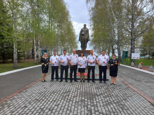 Память героев ВОВ почтили у мемориала на ОбьГЭС