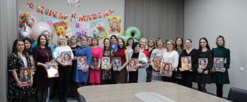 Юные артисты и сотрудники Верхнеобского ТУ Росрыболовства поздравили женщин с Международным женским днём!